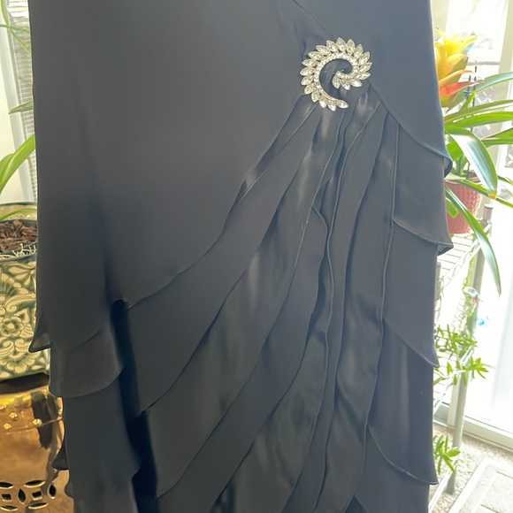 Bloomingdale’s sexy long formal dress, Size 10 - Picture 2 of 8